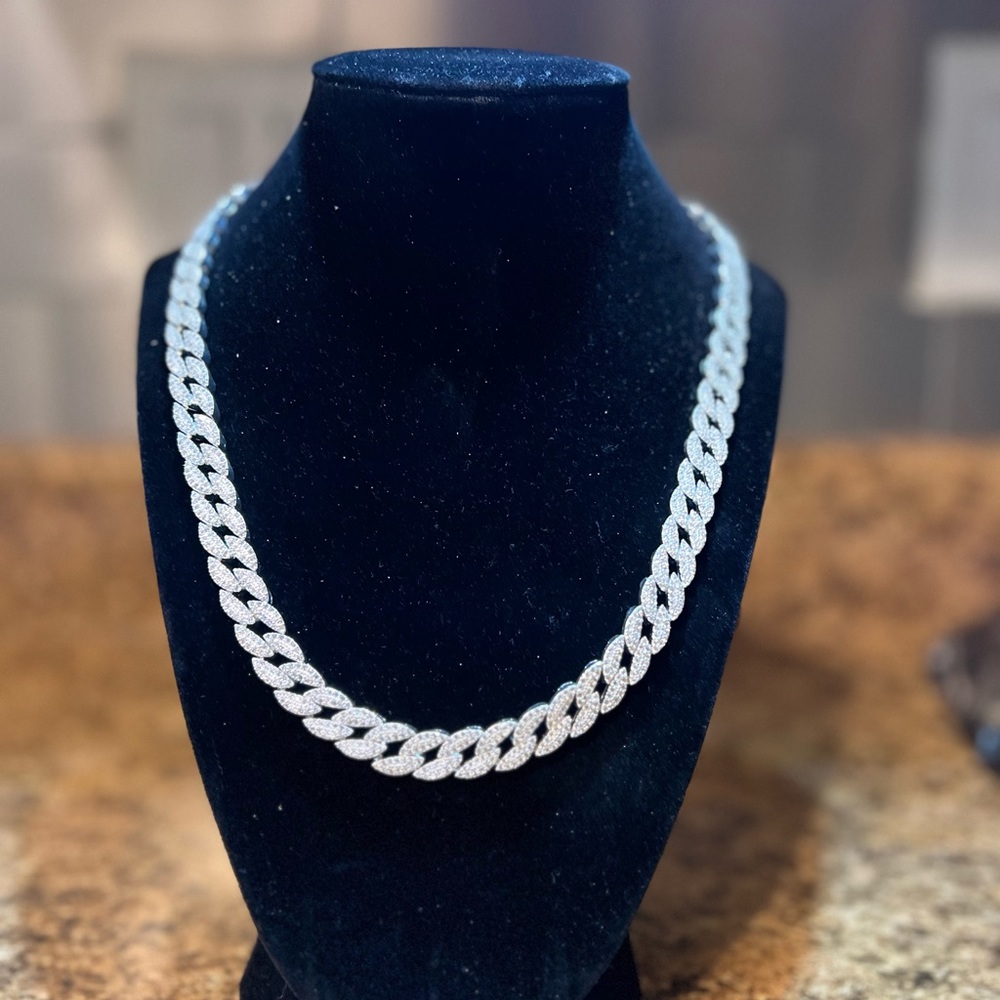 Cuban link choker